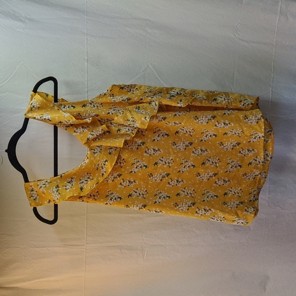 hailey & co Tops - Hailey & Co floral top size L